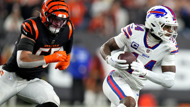 Stefon Diggs runs after a catch against the Bengals.
